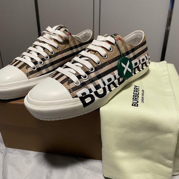 did not give me the right size brand new never worn never tried on - Picture 4 of 5